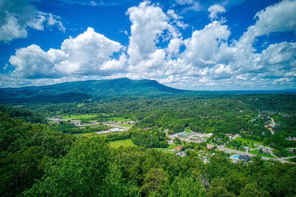 Suite Sensations, Hot Tub, Pool Table, 1089 Free Tickets Each Paid Day, Dollywood And More Pigeon Forge Exterior foto